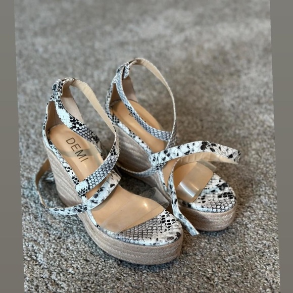 Heels - Picture 3 of 3